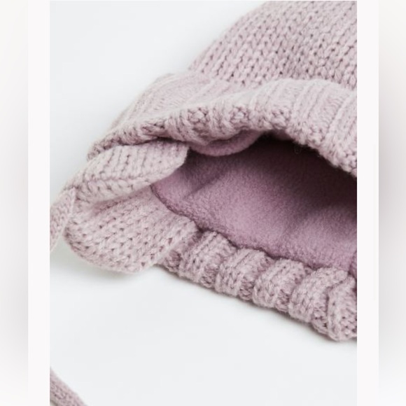 H&M Pompom Beanie & Mitten Set - Picture 2 of 5